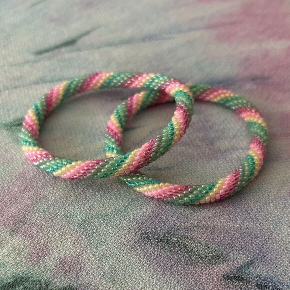 Sashka & co. 7” Colorful pink & green ombre Beaded Bracelet - Picture 1 of 2